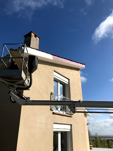 Détail d’éléments de zinguerie sur une toiture